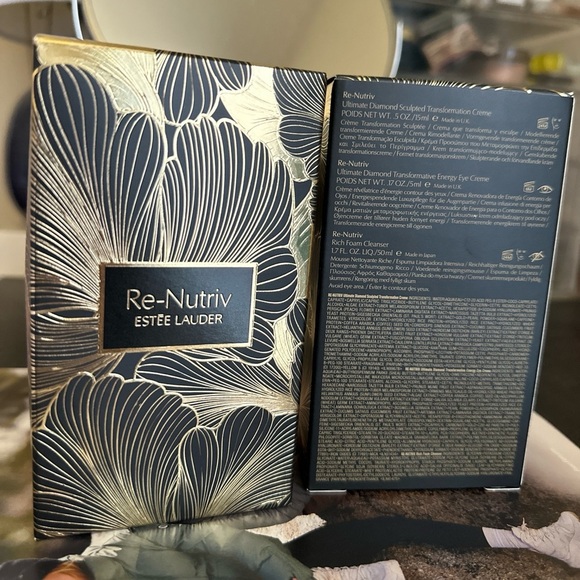 Estée Lauder Re-Nutriv Ultimate Diamond Luxury Gift Set $274 value - Picture 6 of 7